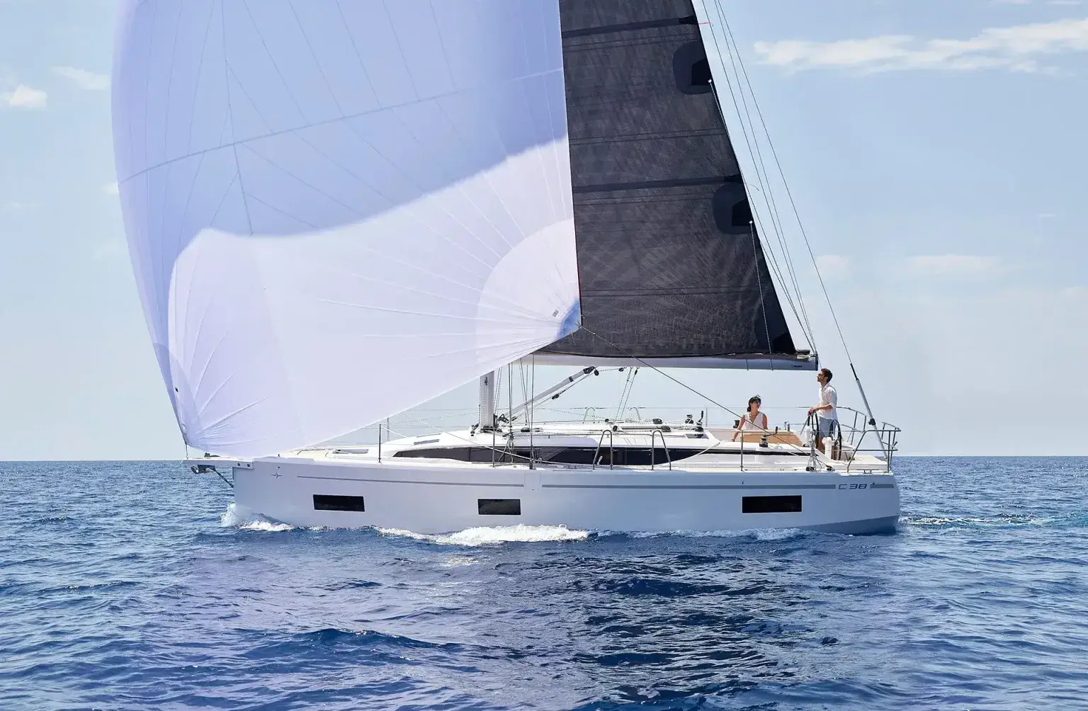 sailboat Bavaria C38